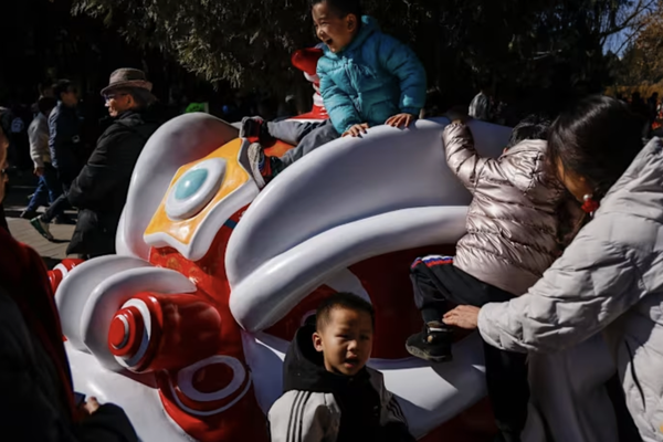 Trung Quốc: Xây dựng môi trường sống khuyến khích sinh con, củng cố an sinh