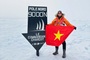 Vietnamese explorer takes national flag to both poles