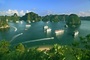 Tour boat suspended for allowing single-use plastic in Ha Long Bay