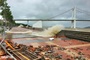 Powerful waves batter Danang’s Han River, flooding homes