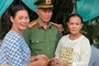 Police help tourist recover gold bracelet at Hue festival