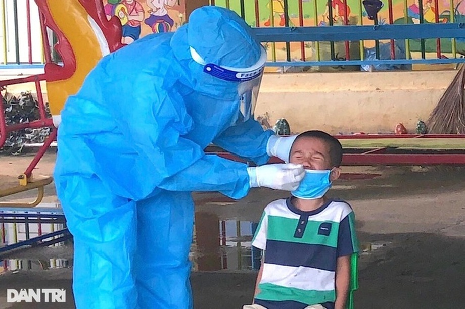 Hai cô giáo vùng cao tình nguyện đi cách ly tập trung cùng học sinh