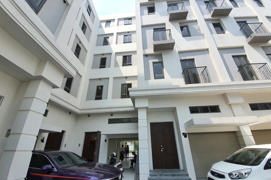 Thêm biệt thự hơn chục tỷ đồng tại The Manor Center Park thấm nước