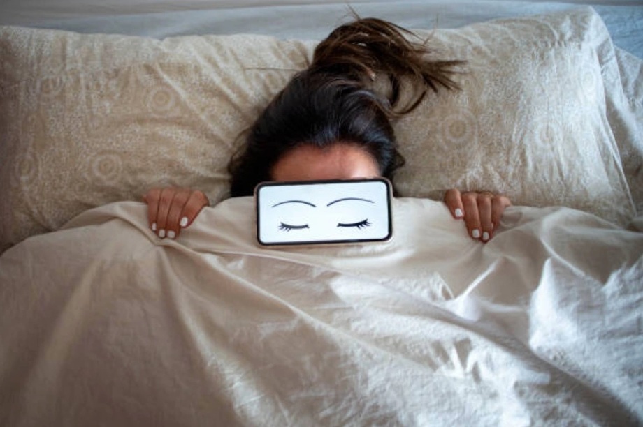 Băn khoăn khi uống say, bạn trai đưa vào nhà nghỉ, rồi... chốt cửa đi về