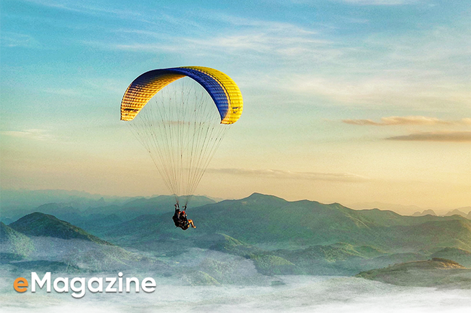 Chi tiền triệu, xếp hàng ngắm cỏ lau, đón hoàng hôn trên bầu trời Hà Nội